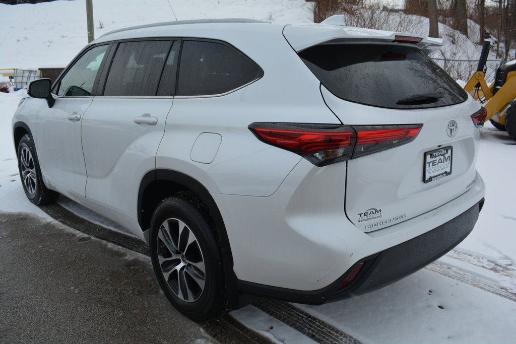 Used 2023 Toyota Highlander XLE image 7