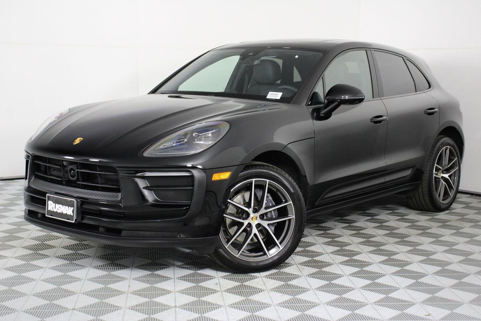 Certified 2025 Porsche Macan image 35