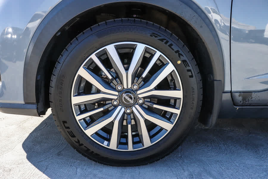Used 2022 Nissan Kicks SV FWD image 11