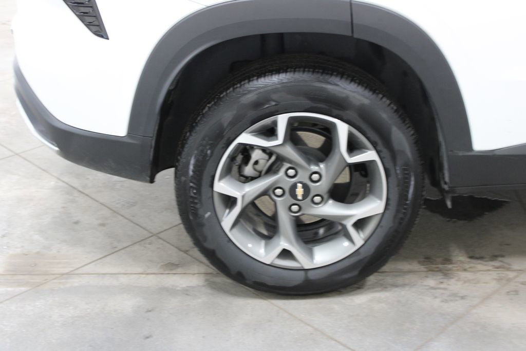 Used 2025 Chevrolet Trax LT image 47