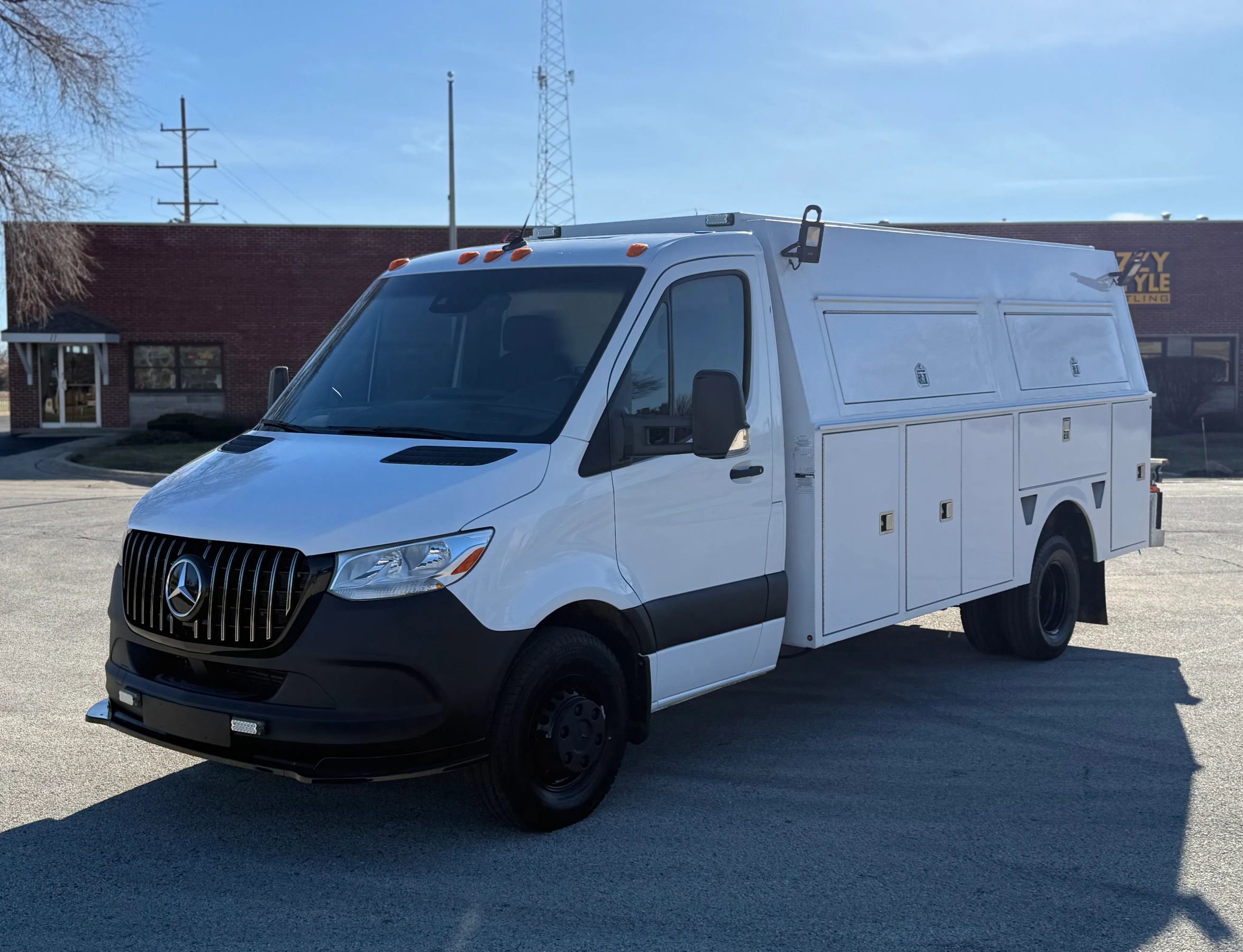 Used 2019 Freightliner Sprinter 3500 w/ Premium Package image 3