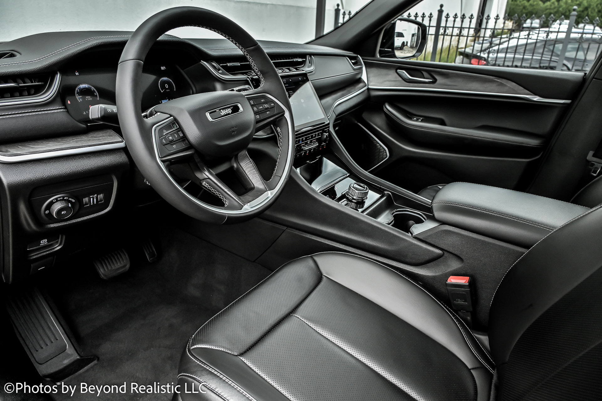 Used 2025 Jeep Grand Cherokee L Limited w/ Luxury Tech Group II image 28
