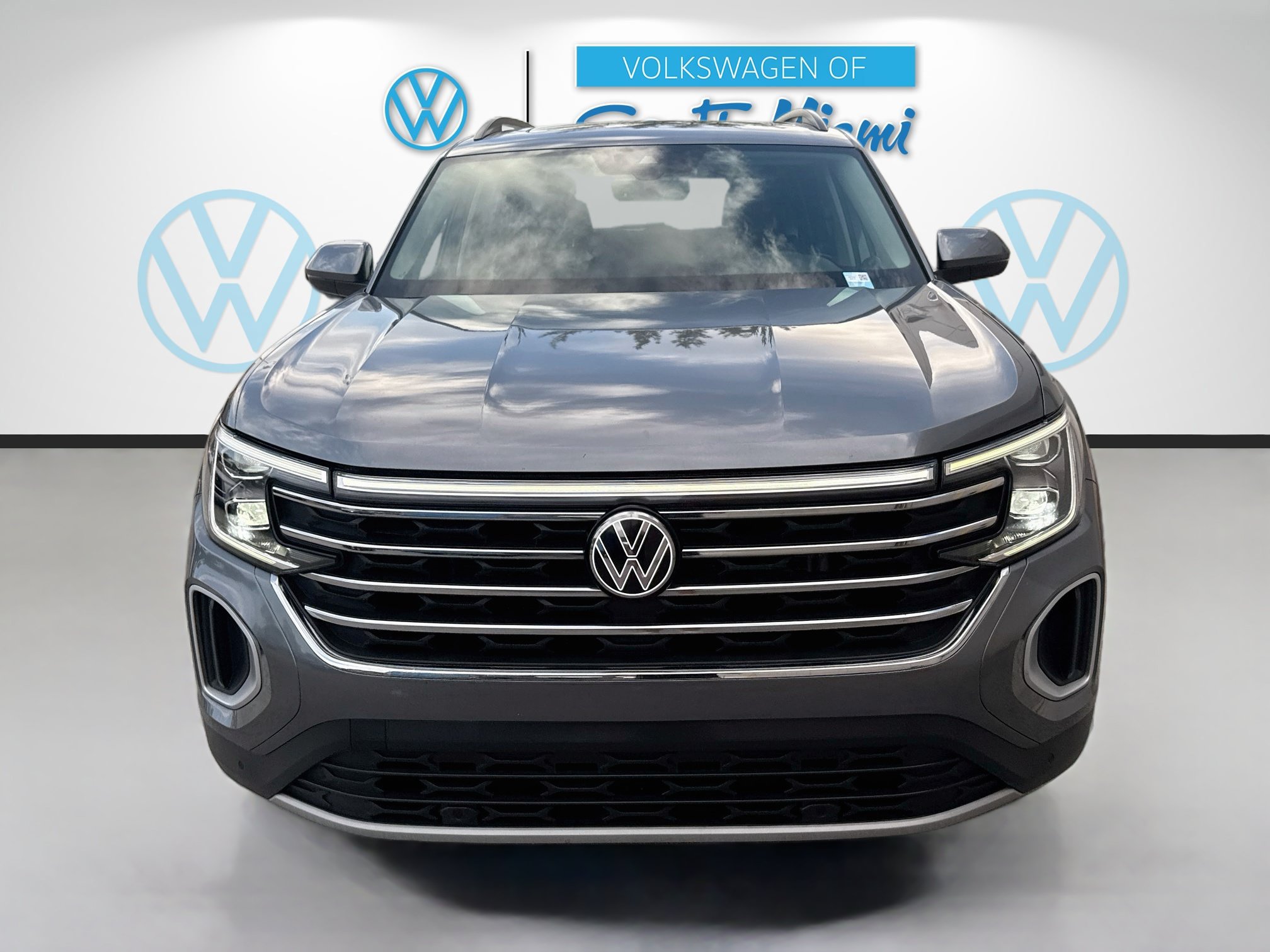 Used 2024 Volkswagen Atlas SE w/ Panoramic Sunroof Package FWD image 2
