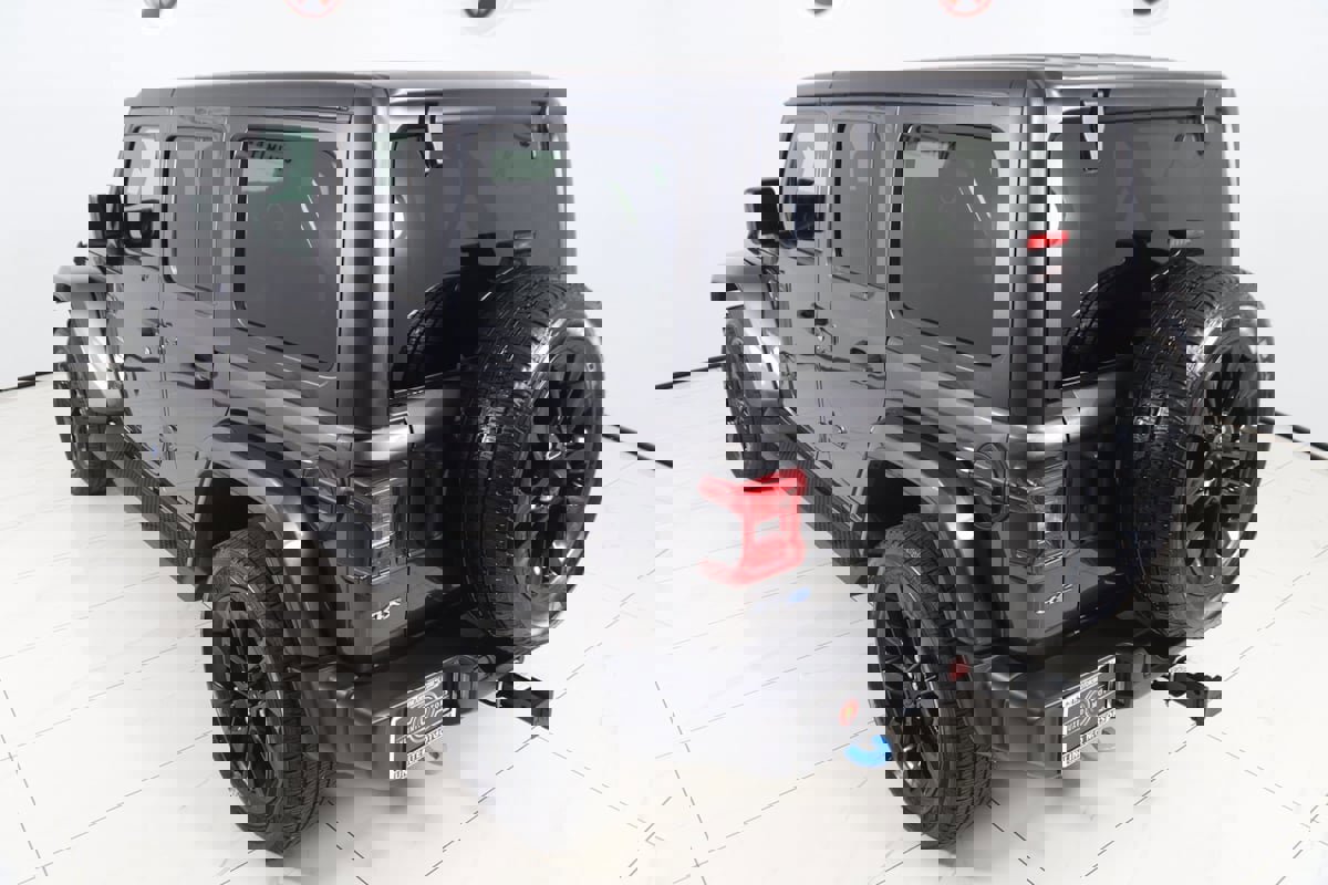 Used 2022 Jeep Wrangler Unlimited Sahara w/ Cold Weather Group image 25