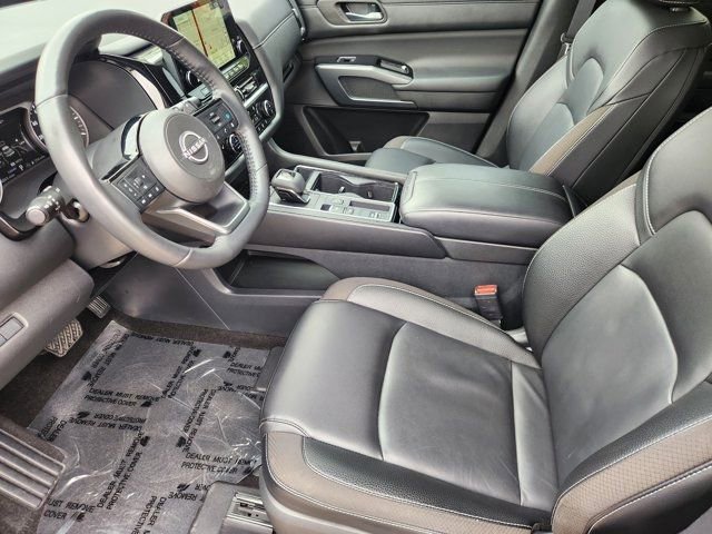 Used 2024 Nissan Pathfinder SL w/ Cargo Package image 4