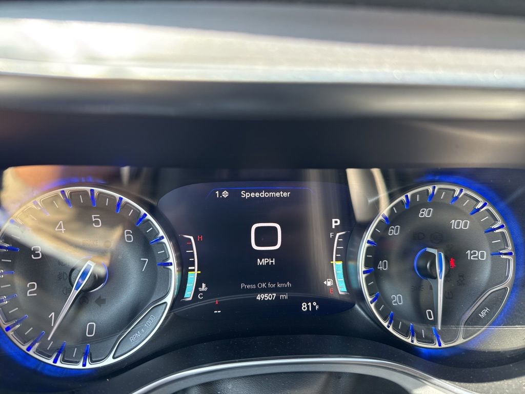Used 2025 Chrysler Pacifica Limited image 9