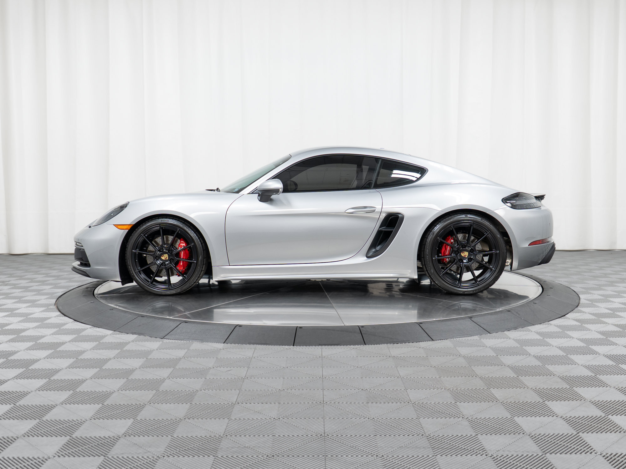 Certified 2025 Porsche 718 Cayman GTS RWD image 2