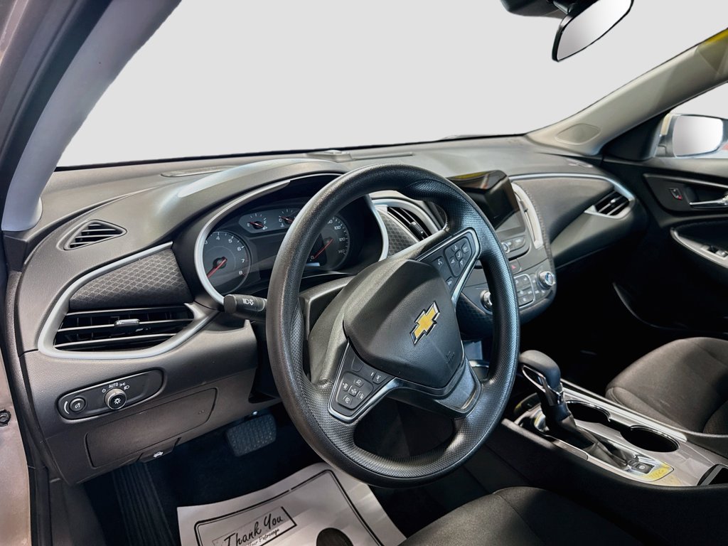 Used 2025 Chevrolet Malibu LT FWD image 9