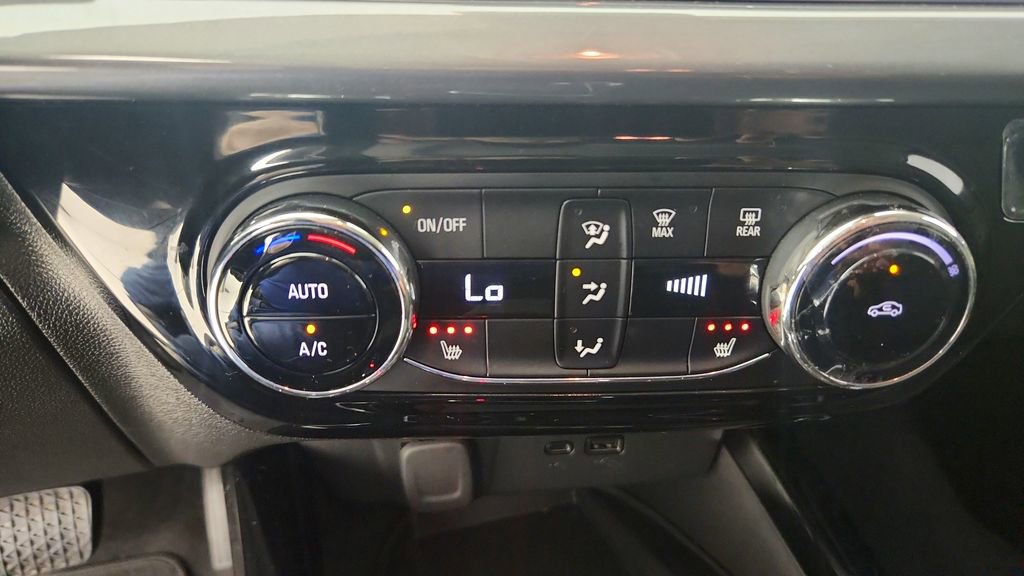 Used 2024 Chevrolet Trax ACTIV w/ Sunroof Package image 22