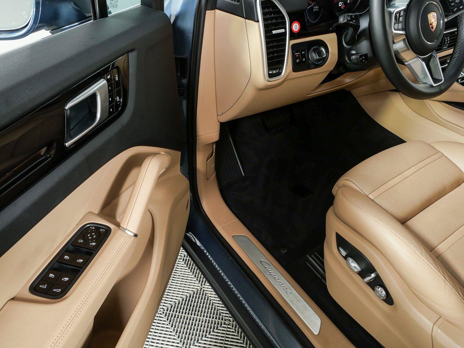 Certified 2020 Porsche Cayenne AWD/4WD image 8