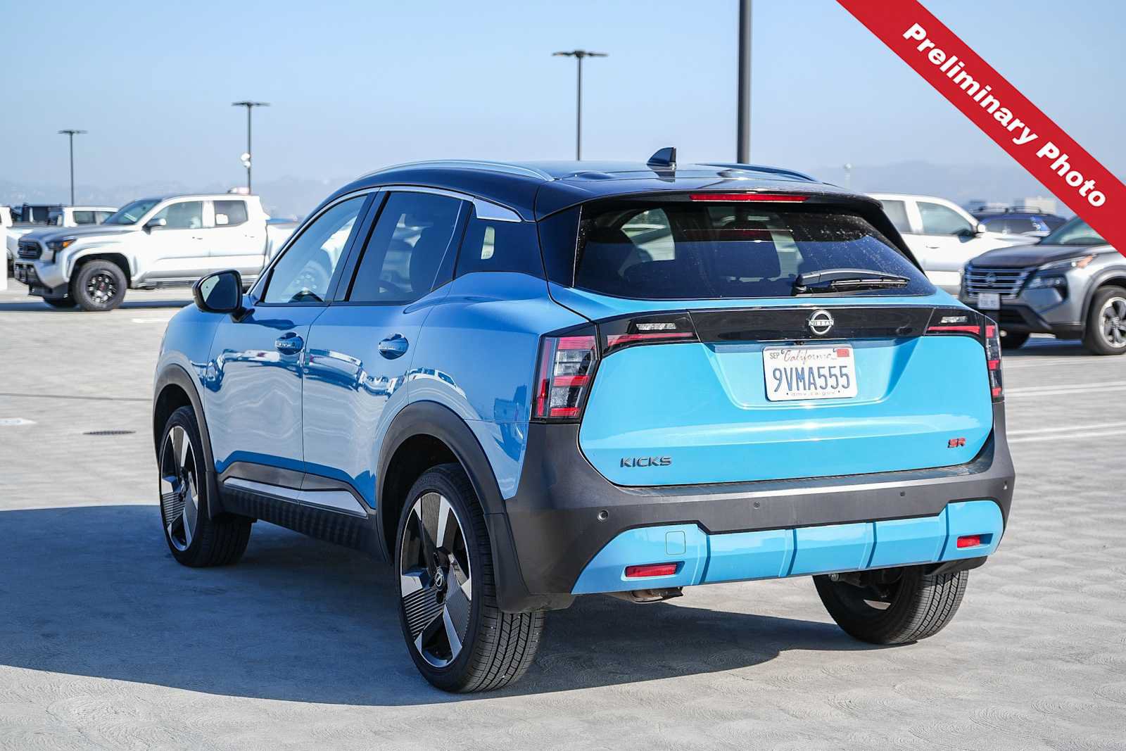 Used 2025 Nissan Kicks SR FWD image 8