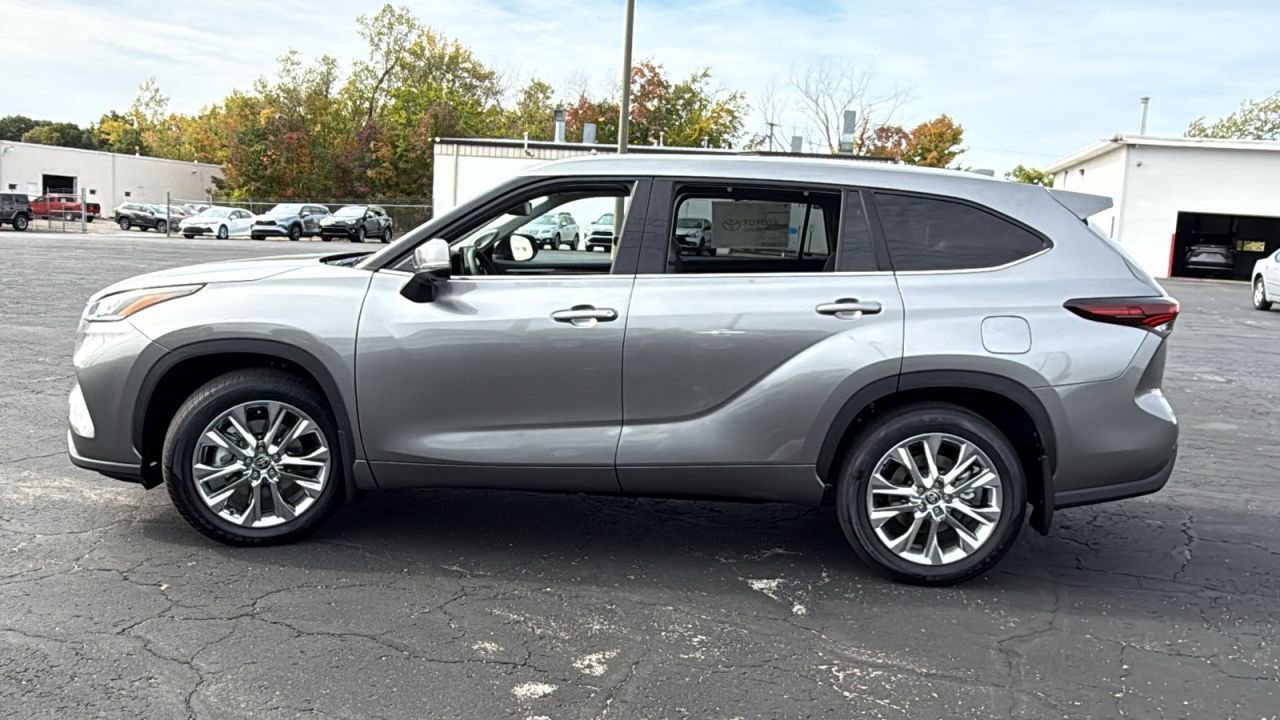 New 2026 Toyota Highlander Limited image 4