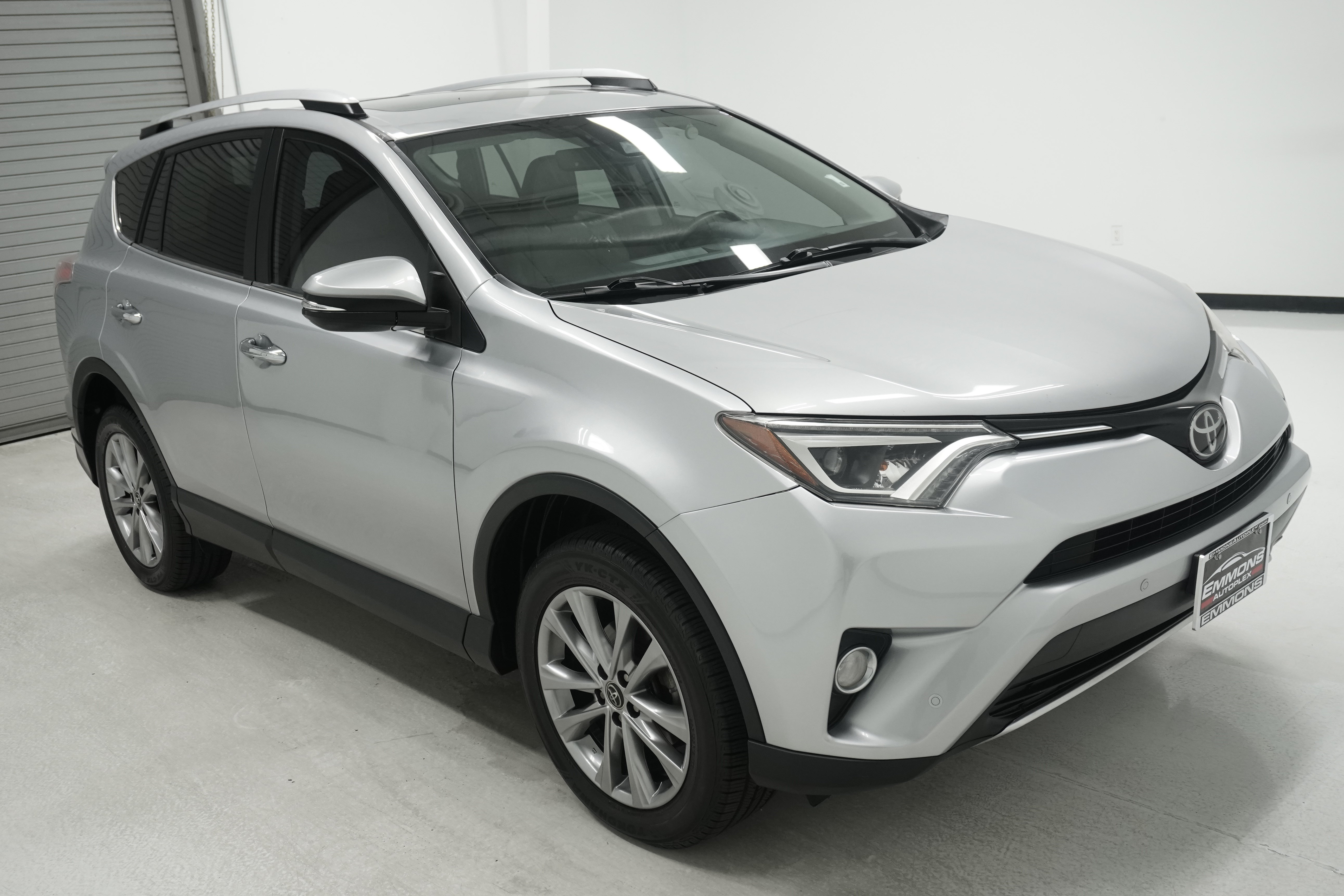Used 2016 Toyota RAV4 Limited FWD image 3