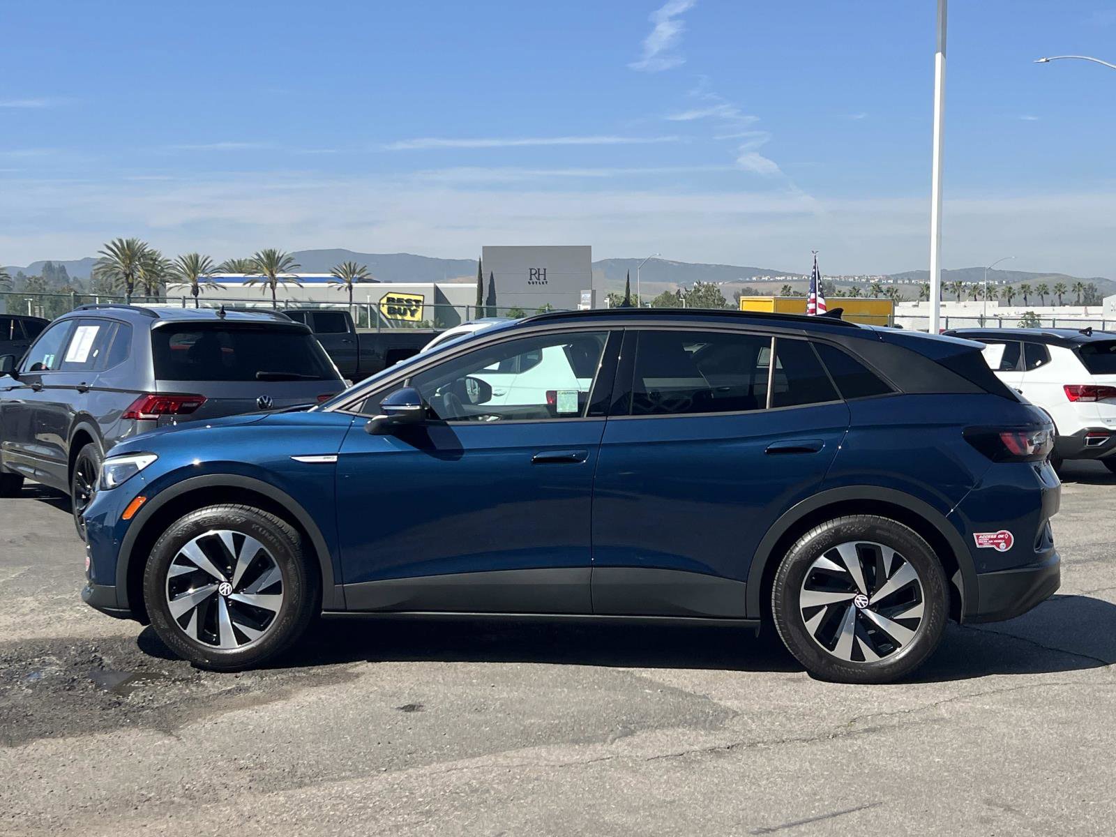 Certified 2023 Volkswagen ID.4 Pro image 2