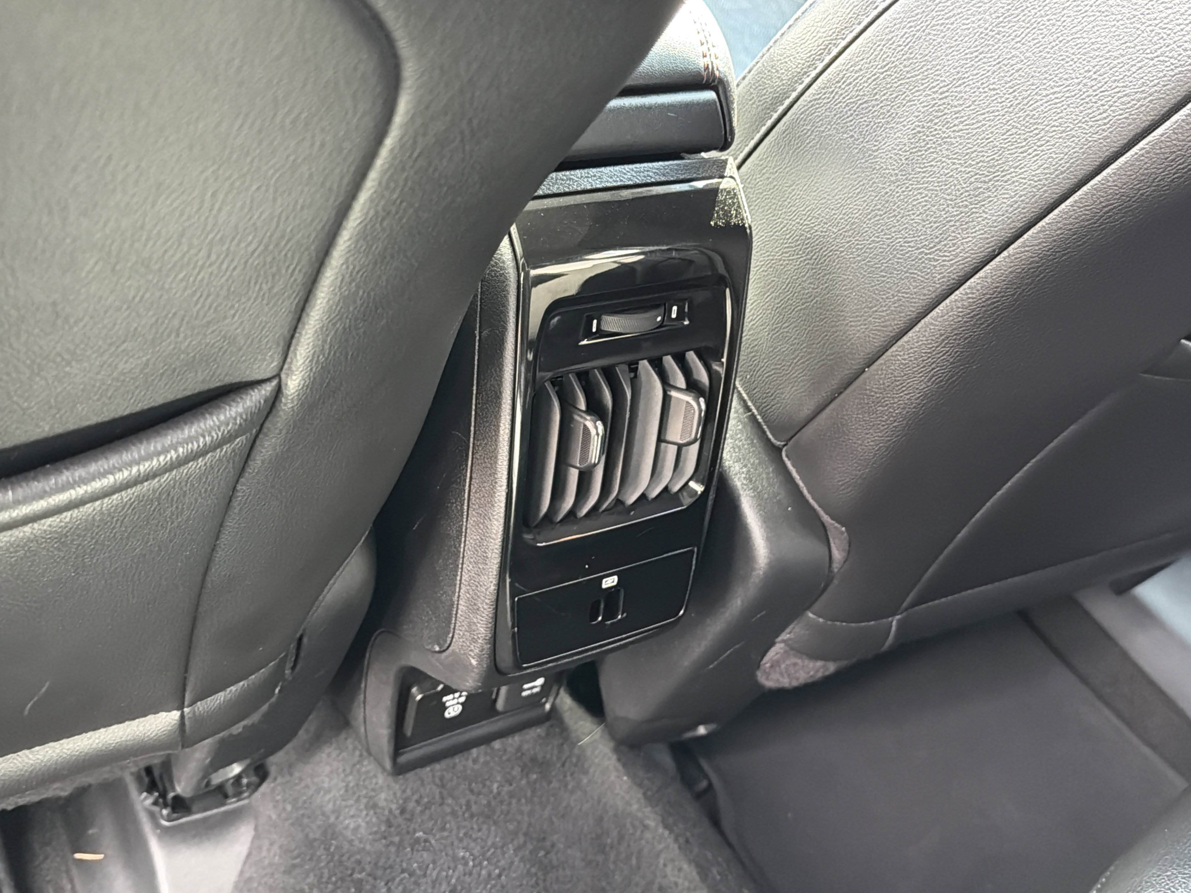 Used 2022 Jeep Compass Trailhawk w/ Trailhawk Convenience Group AWD/4WD image 13