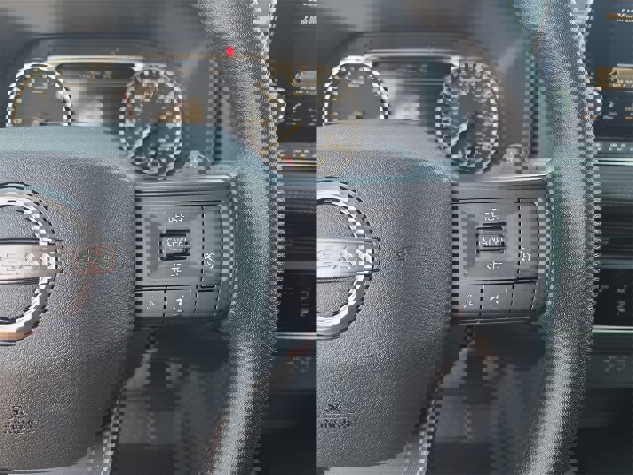 Used 2025 Nissan Rogue S image 17