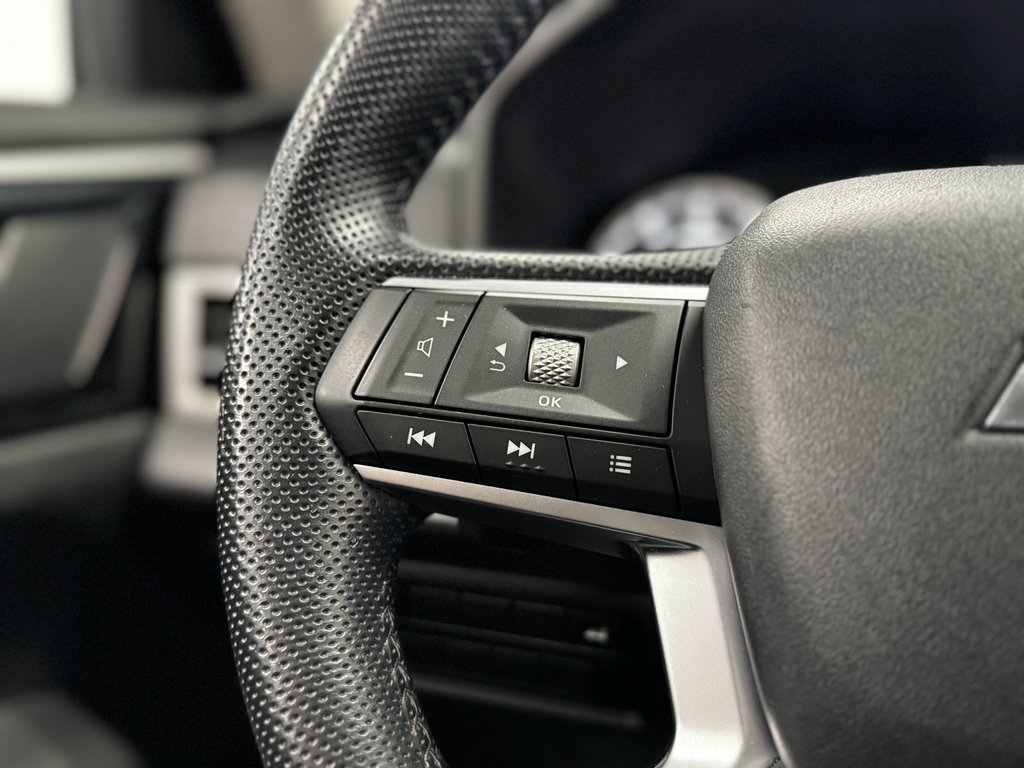 Used 2023 Mitsubishi Outlander SE image 19