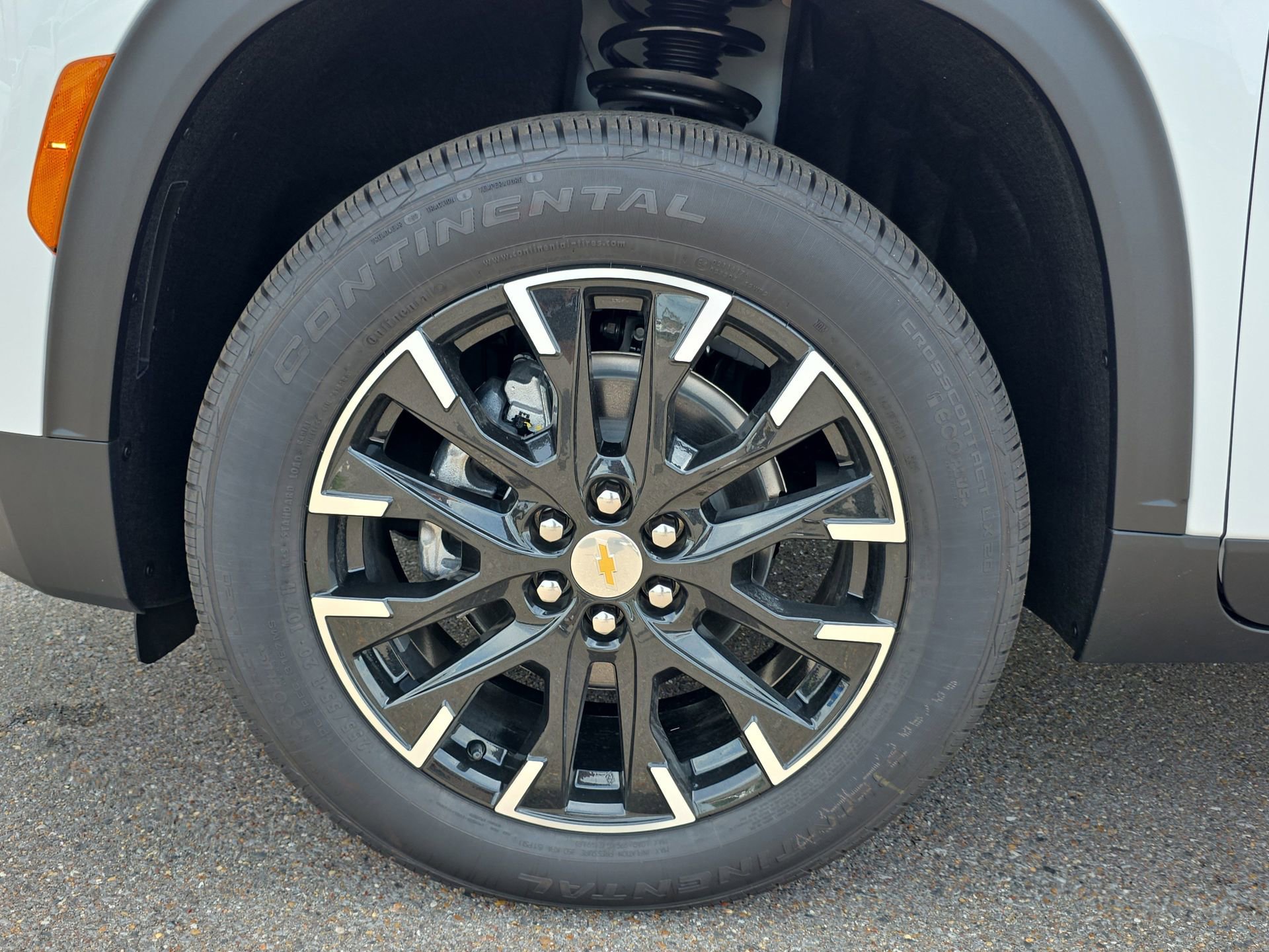 New 2026 Chevrolet Traverse LT w/ Sun and Wheel Package FWD image 9