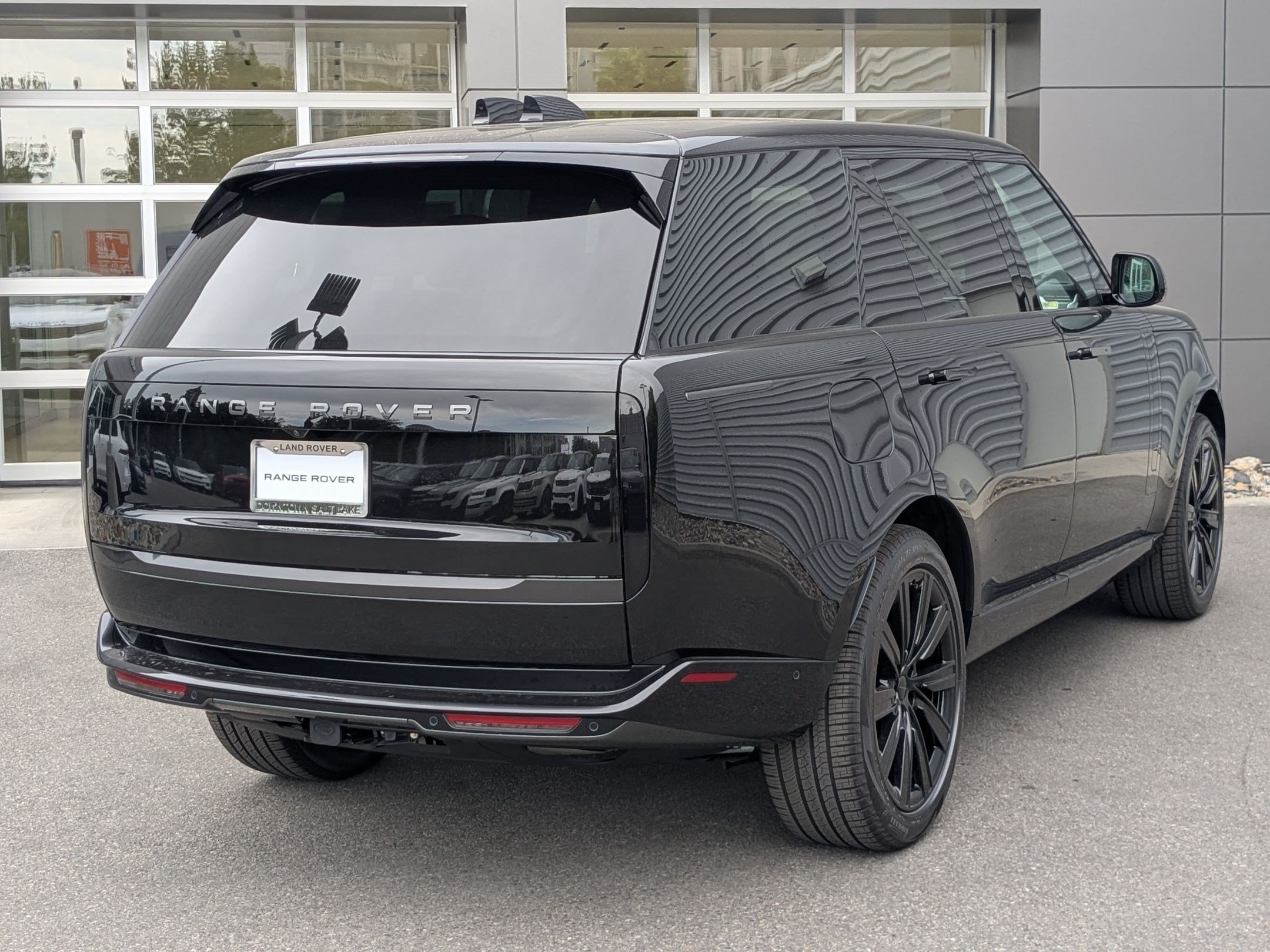 New 2026 Land Rover Range Rover Long Wheelbase SE AWD/4WD image 5