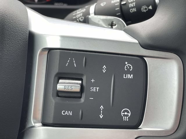 Used 2025 Land Rover Discovery Dynamic SE AWD/4WD image 29