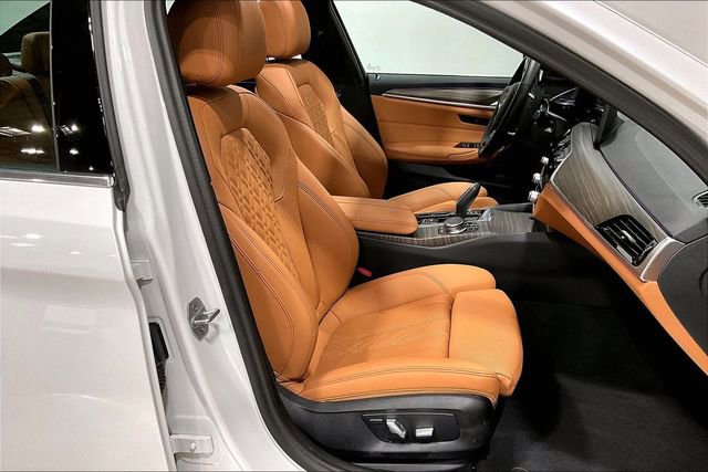 Used 2023 BMW 530i xDrive w/ Premium Package image 7