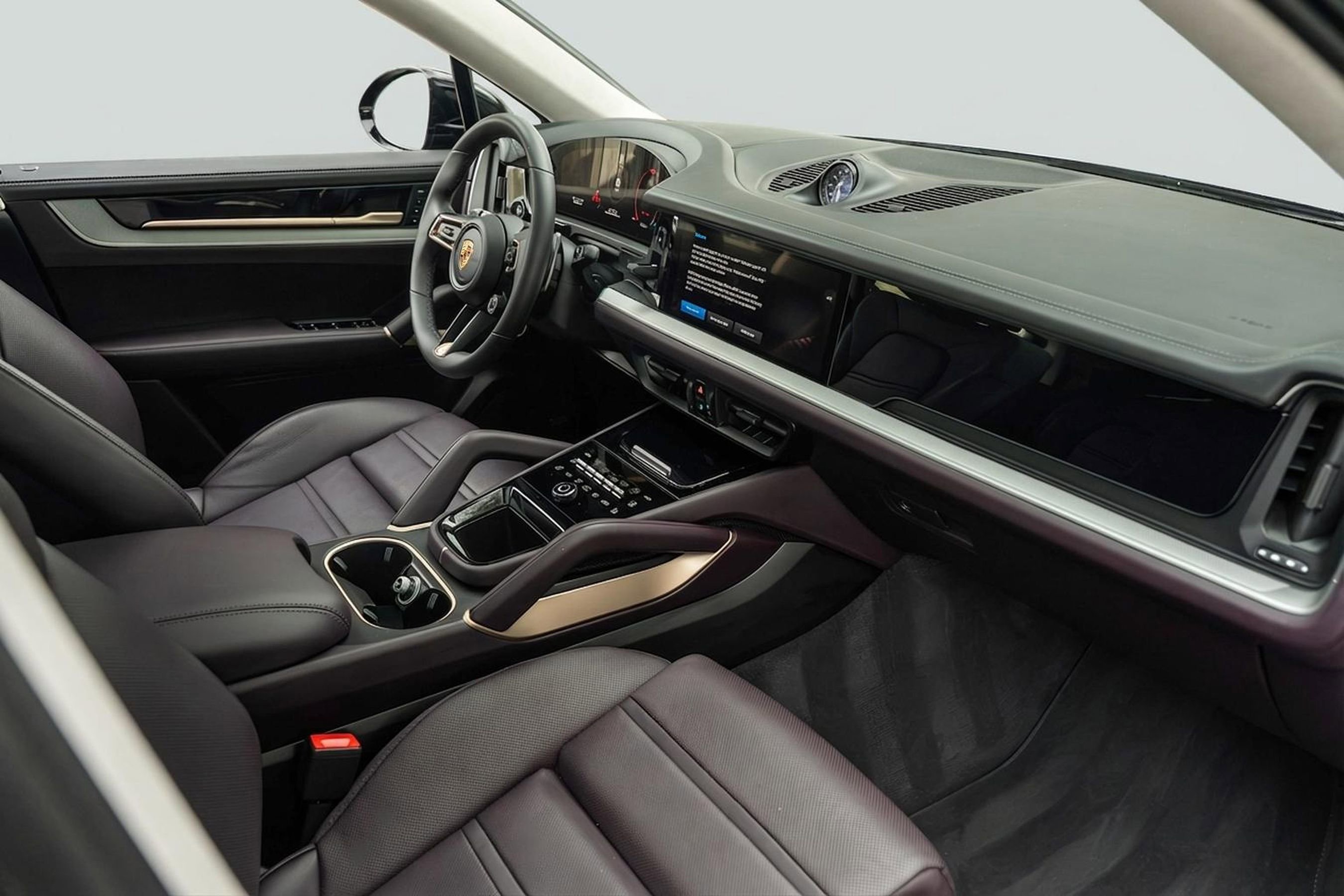 Used 2025 Porsche Cayenne S image 2