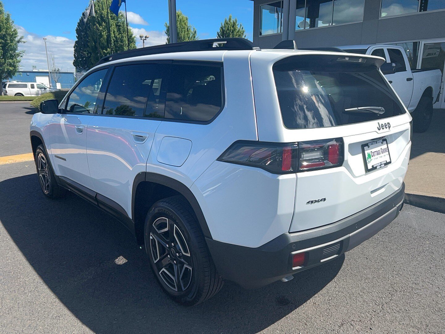 Used 2026 Jeep Cherokee Laredo AWD/4WD image 8