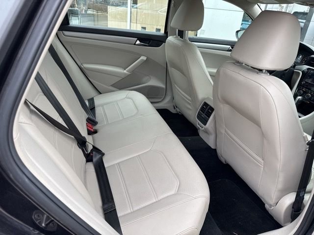 Used 2022 Volkswagen Passat 2.0T SE image 31