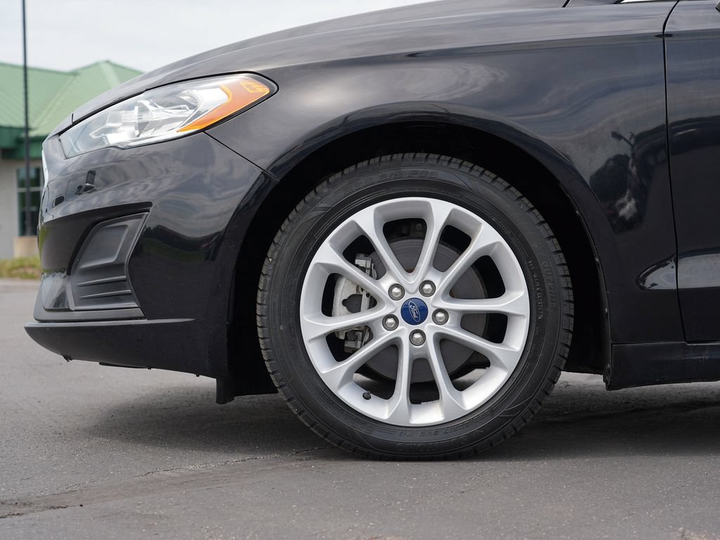 Used 2020 Ford Fusion SE FWD image 11