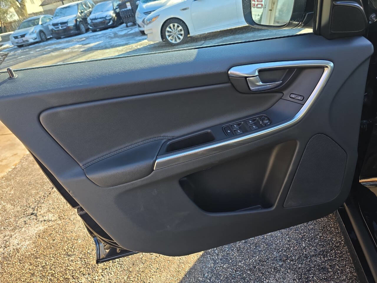 Used 2016 Volvo XC60 T6 w/ Protection Package image 8