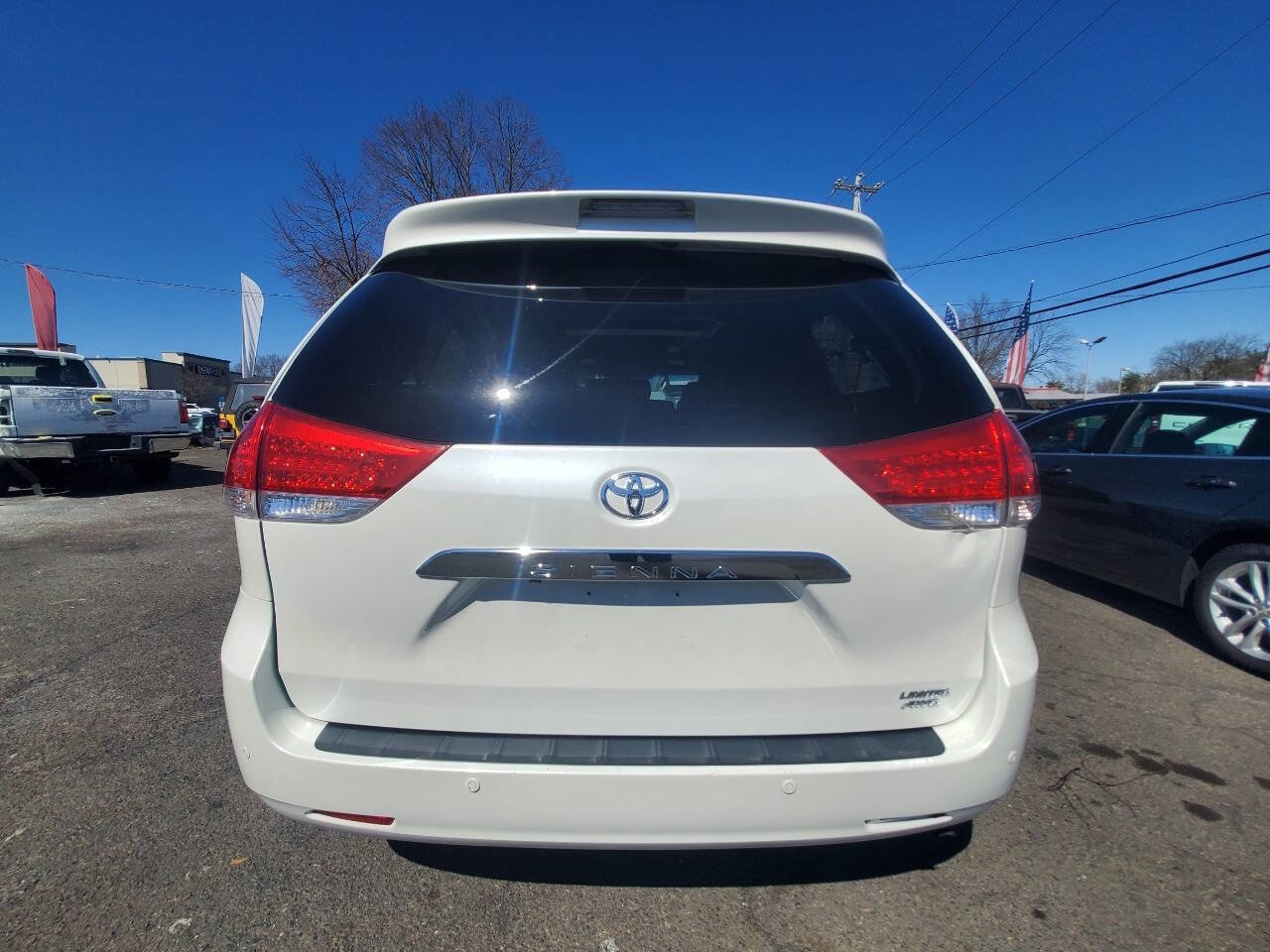Used 2012 Toyota Sienna Limited w/ Premium Pkg AWD/4WD image 4