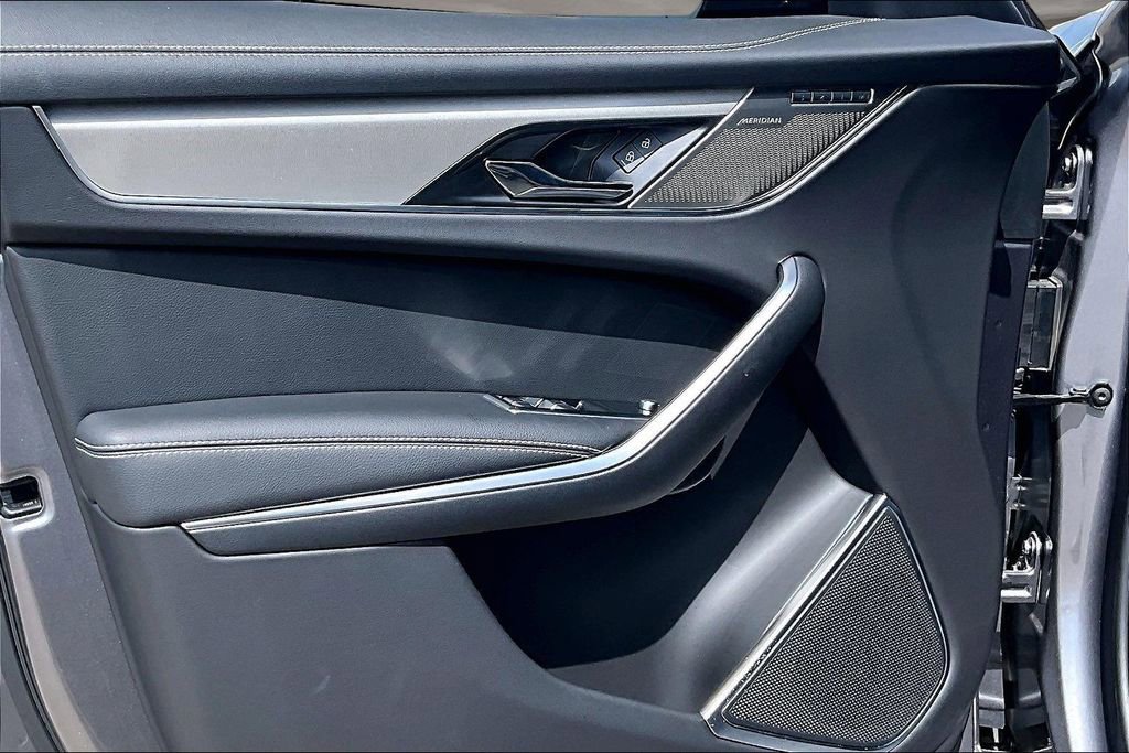 Used 2026 Jaguar F-PACE R-Dynamic S image 18