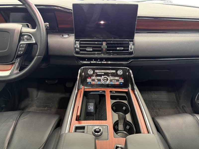 Used 2024 Lincoln Navigator Reserve AWD/4WD image 9