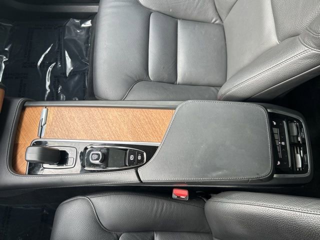 Certified 2025 Volvo XC90 B6 Plus image 26