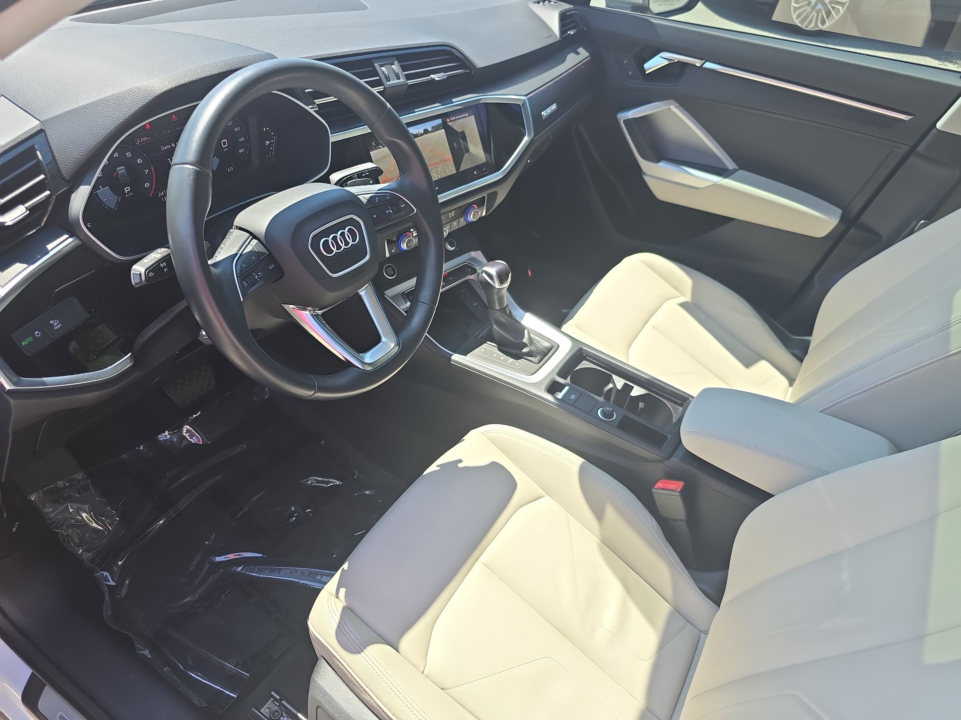 Used 2023 Audi Q3 2.0T Premium Plus w/ Premium Plus Package image 16