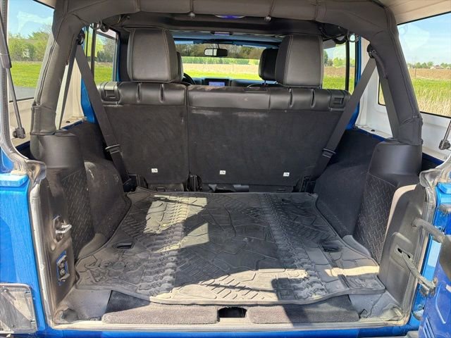 Used 2015 Jeep Wrangler Unlimited Rubicon w/ Connectivity Group AWD/4WD image 9