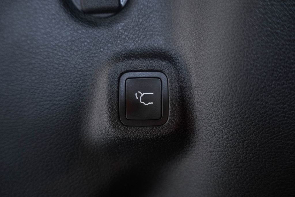 Used 2024 Jeep Compass Limited w/ Elite Group image 14