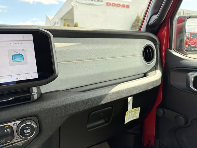 Used 2024 Jeep Gladiator Sport AWD/4WD image 23