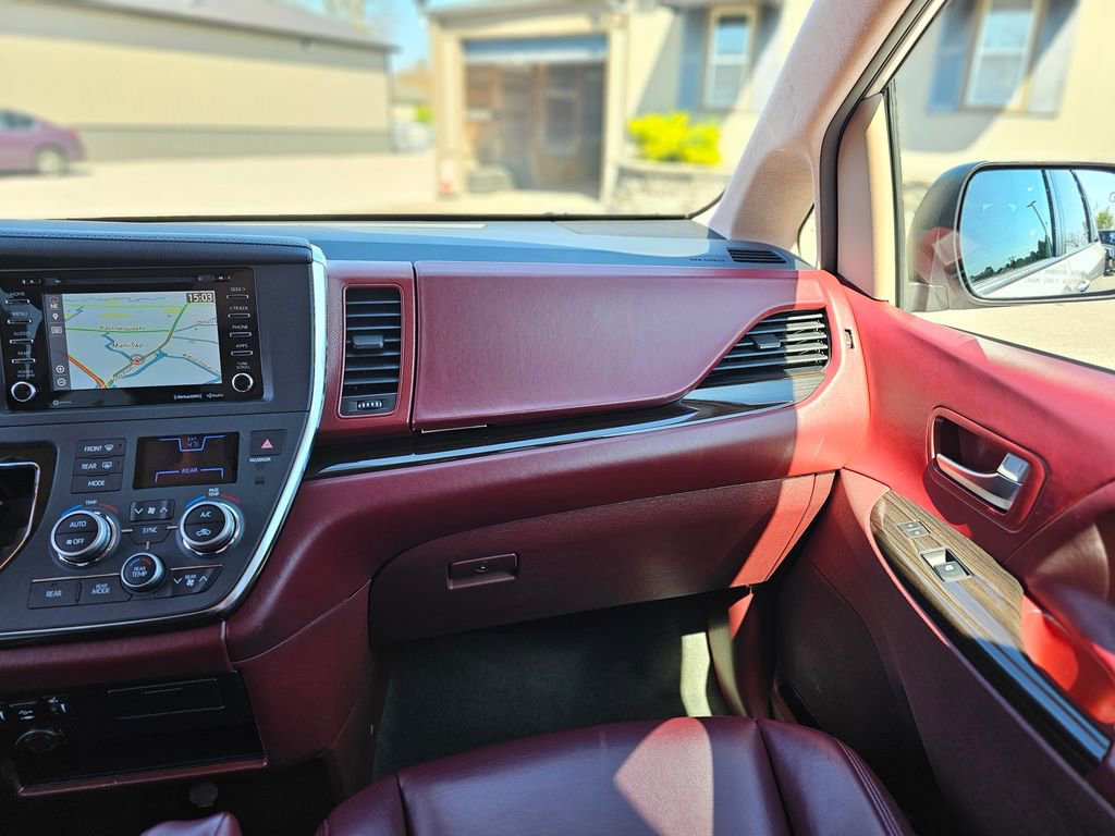 Used 2019 Toyota Sienna XLE w/ XLE Navigation Package image 43