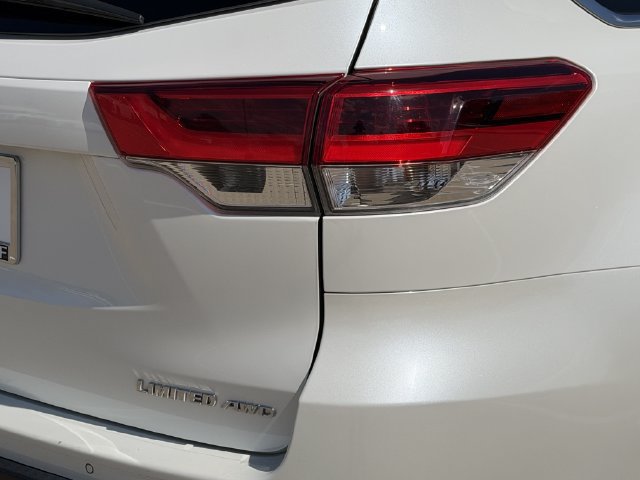Used 2018 Toyota Highlander Limited AWD/4WD image 7