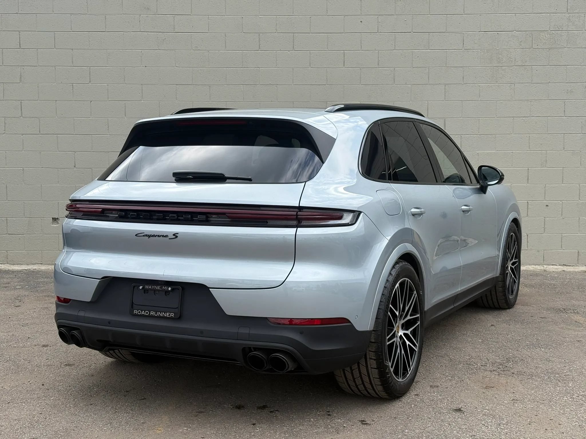 Used 2024 Porsche Cayenne S AWD/4WD image 8