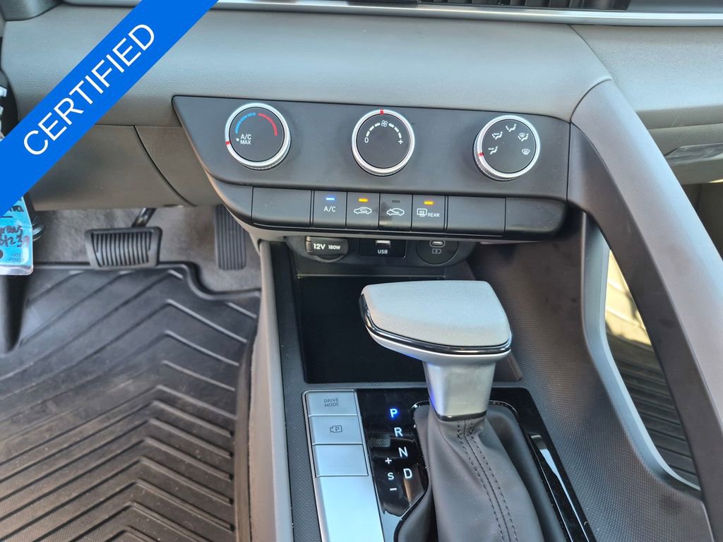 Used 2025 Hyundai Elantra SE image 18