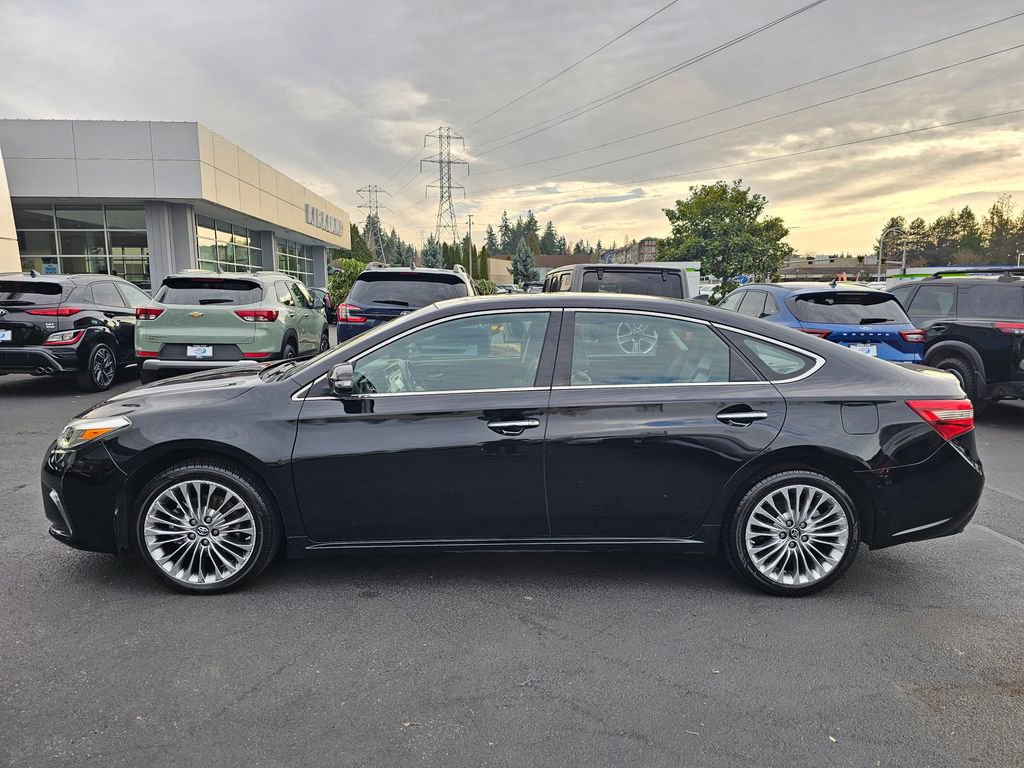 Used 2016 Toyota Avalon Limited image 4