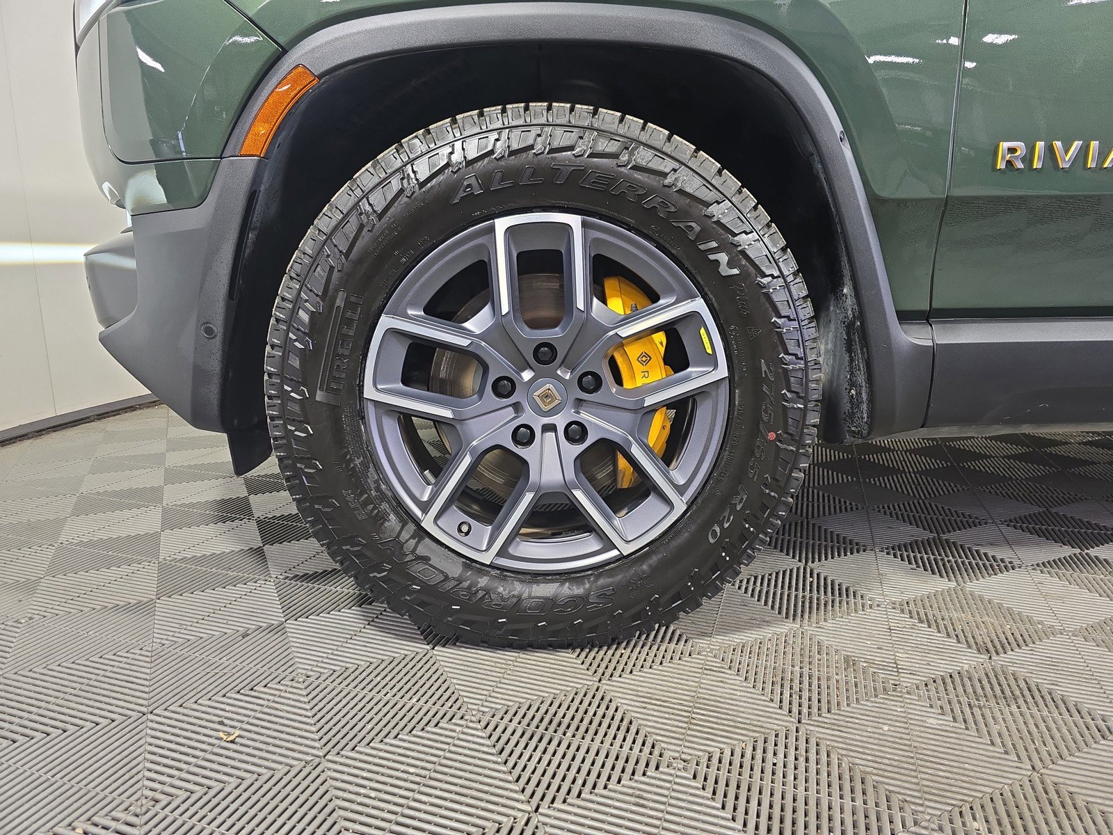 Used 2022 Rivian R1S Launch Edition image 9