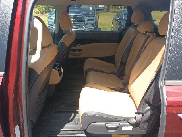 Used 2022 Kia Carnival EX FWD image 9