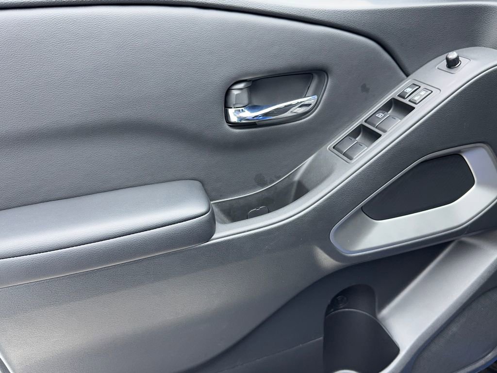 Used 2025 Nissan Frontier SV image 37