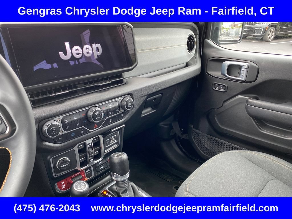Used 2024 Jeep Wrangler Unlimited AWD/4WD image 14