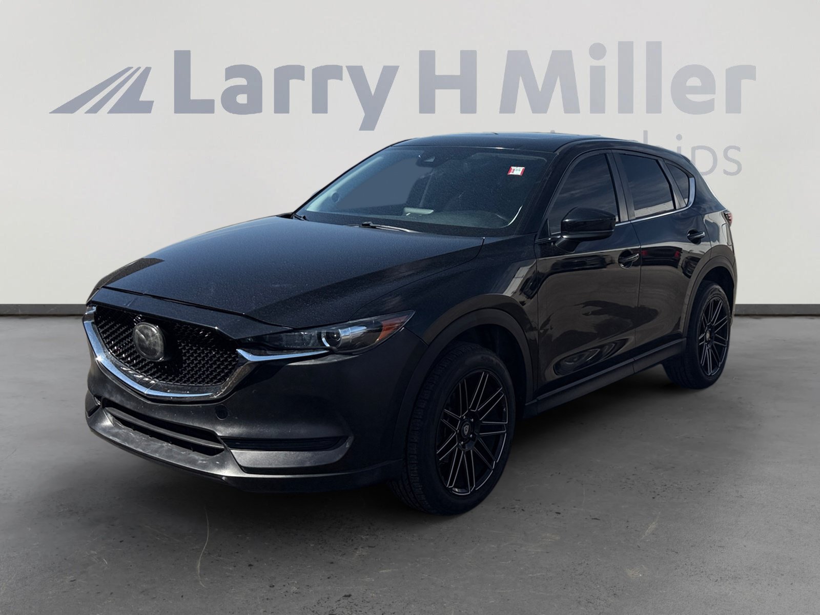 Used 2018 MAZDA CX-5 Touring w/ Preferred Equipment Package FWD image 1