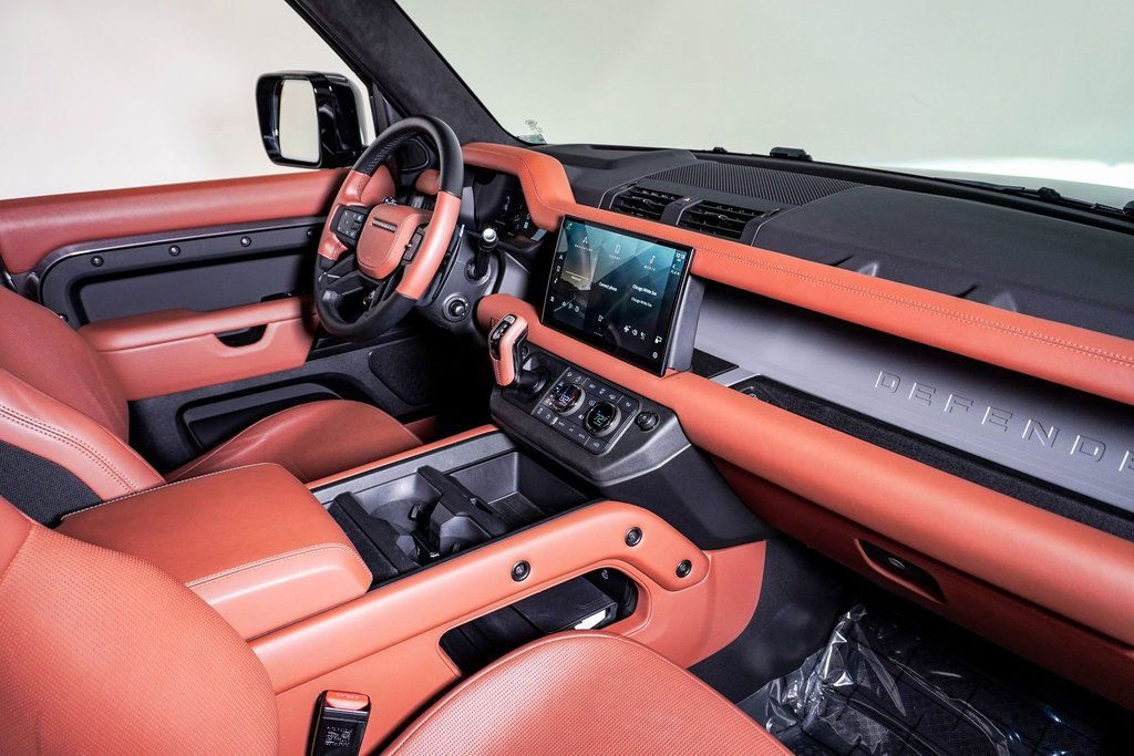 Used 2025 Land Rover Defender 110 image 14