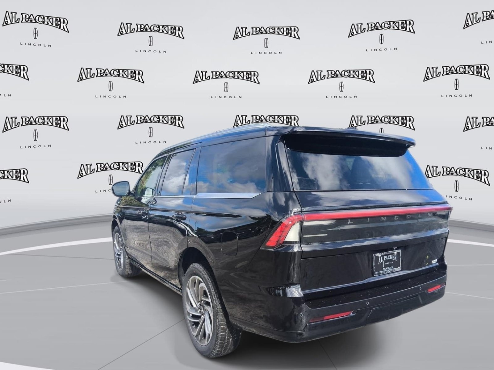 New 2027 Lincoln Navigator Reserve AWD/4WD image 3